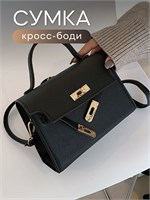 Черная летняя кросс-боди сумка повешенная через плечо на вечернем мероприятии 1000042351
