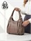 Женская сумка ICONIC BAGS с короткими ручками имеет средний объем и мягкую форму для ношения на плече 1000042515