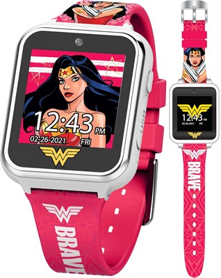 Умные часы Wonder Woman Kids — интерактивный сенсорный экран с играми, селфи-камерой, диктофоном, шагомером, будильником, секундомером и настраиваемыми циферблатами — розовый силиконовый ремешок — подходит для запястья от 5,5 до 8 дюймов 1000013800