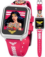 Умные часы Wonder Woman Kids — интерактивный сенсорный экран с играми, селфи-камерой, диктофоном, шагомером, будильником, секундомером и настраиваемыми циферблатами — розовый силиконовый ремешок — подходит для запястья от 5,5 до 8 дюймов 1000013800