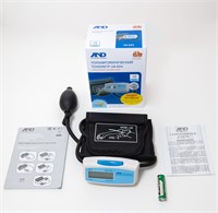 Тонометр UA-604 работает в полуавтоматическом режиме. 1000019639