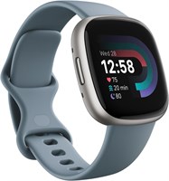 Умные часы для фитнеса Fitbit Versa 4 с функцией GPS и длительным сроком автономной работы до 6 дней подходят для использования с устройствами Android и iOS. Цвет: Водопадный синий/Платиновый 1000023004