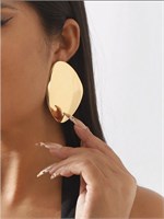 Серьги имеют золотистый оттенок 1000023161