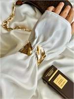 Женский браслет из бижутерии украшен золотыми лепестками 1000023169