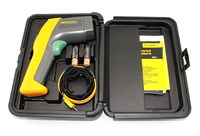 Fluke 561 - это бесконтактный термометр, использующий инфракрасное излучение для измерения температуры 1000025834