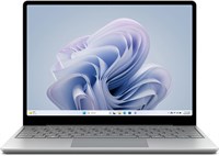 Microsoft Surface Laptop Go 3 - это ноутбук с 12,4-дюймовым сенсорным экраном, оснащенный процессором Intel Core i5, 8 ГБ оперативной памяти и SSD-накопителем на 256 ГБ. Он имеет английскую клавиатуру и выполнен в платиновом цвете 1000028396