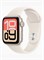 В 2025 году были выпущены умные часы Apple Watch SE 3 с GPS и корпусом из алюминия Starlight Aluminium Case с ремешком Starlight Sport Band размером M/L 1000026404